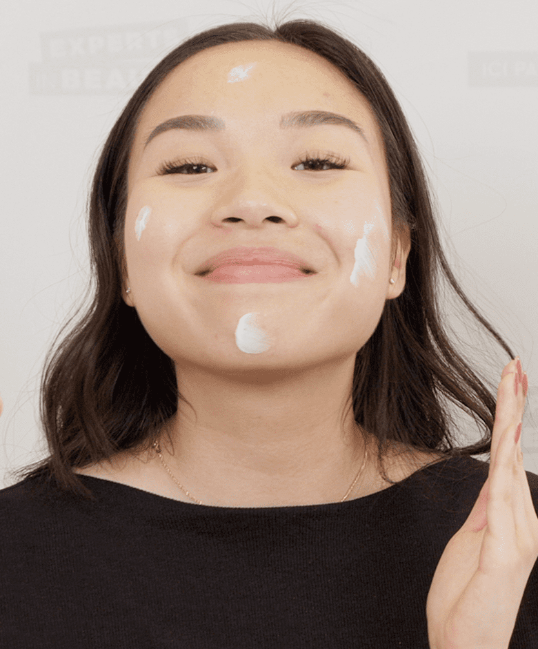 Beauty Expert Linda hydrateert haar huid met Aquasource dagcrème van Biotherm