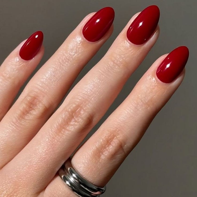 red nails