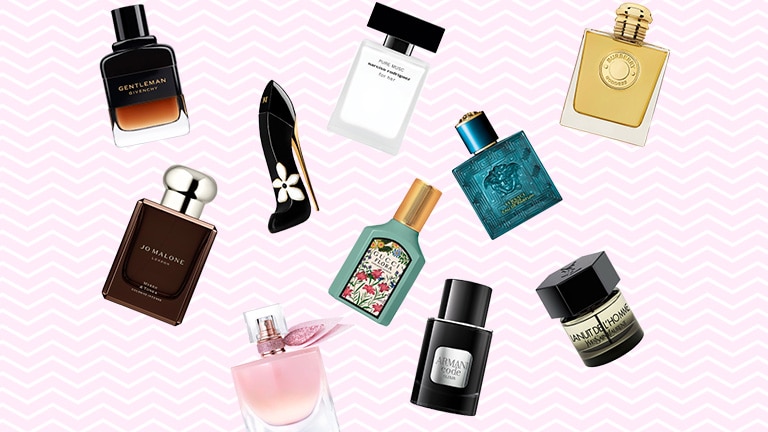 Flatlay van verschillende feromonenparfums voor hem en haar Flatlay van verschillende feromonenparfums voor hem en haar