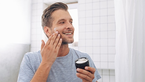 Anti-aging voor mannen: zo houd je je huid jong, fris en gezond Anti-aging voor mannen: zo houd je je huid jong, fris en gezond