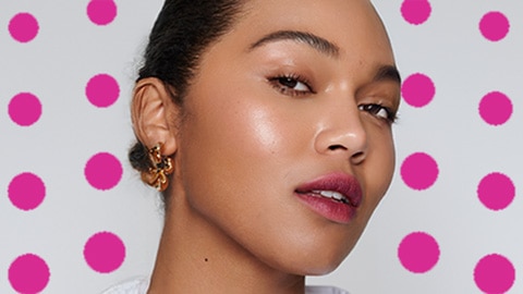 Vrouw met natural makeup look						 Vrouw met natural makeup look