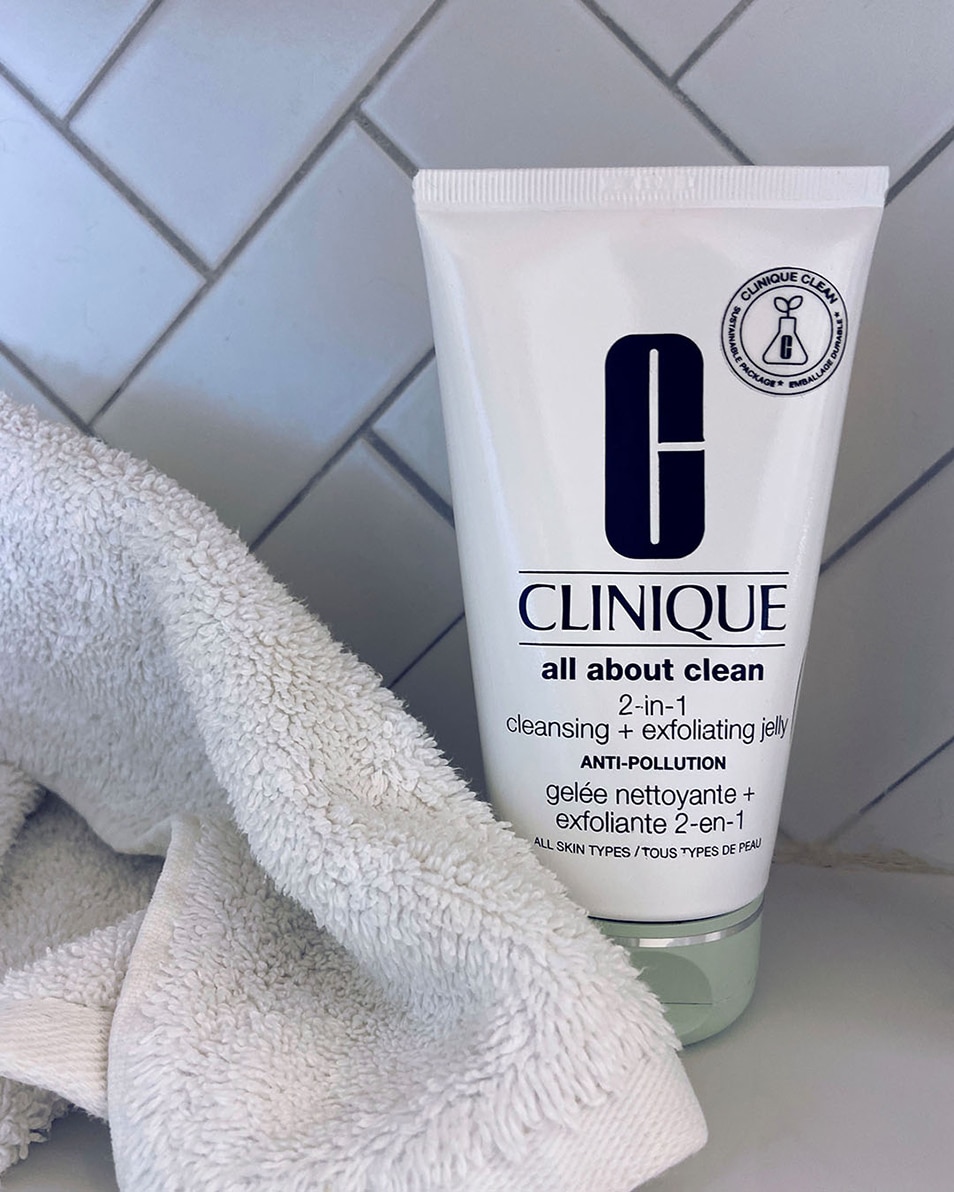CLEANSER & EXFOLIËRENDE GEL IN 1 - MILD - ALLE HUIDTYPES