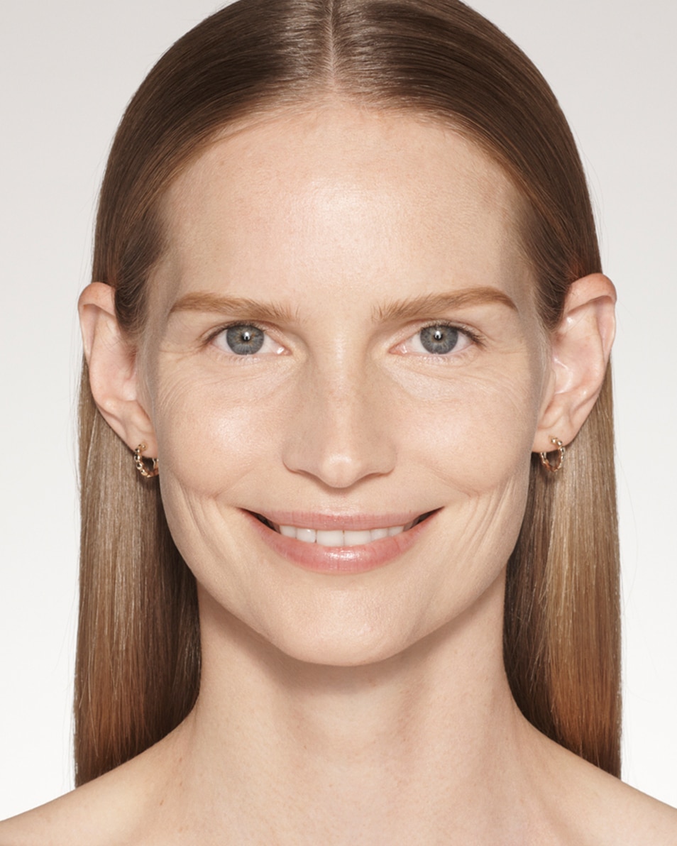 ESTÉE LAUDER FUTURIST SKINTINT SERUM FOUNDATION VLOEIBARE FOUNDATION MET SPF - LICHT & VOEDEND 2N1 Desert Beige 3