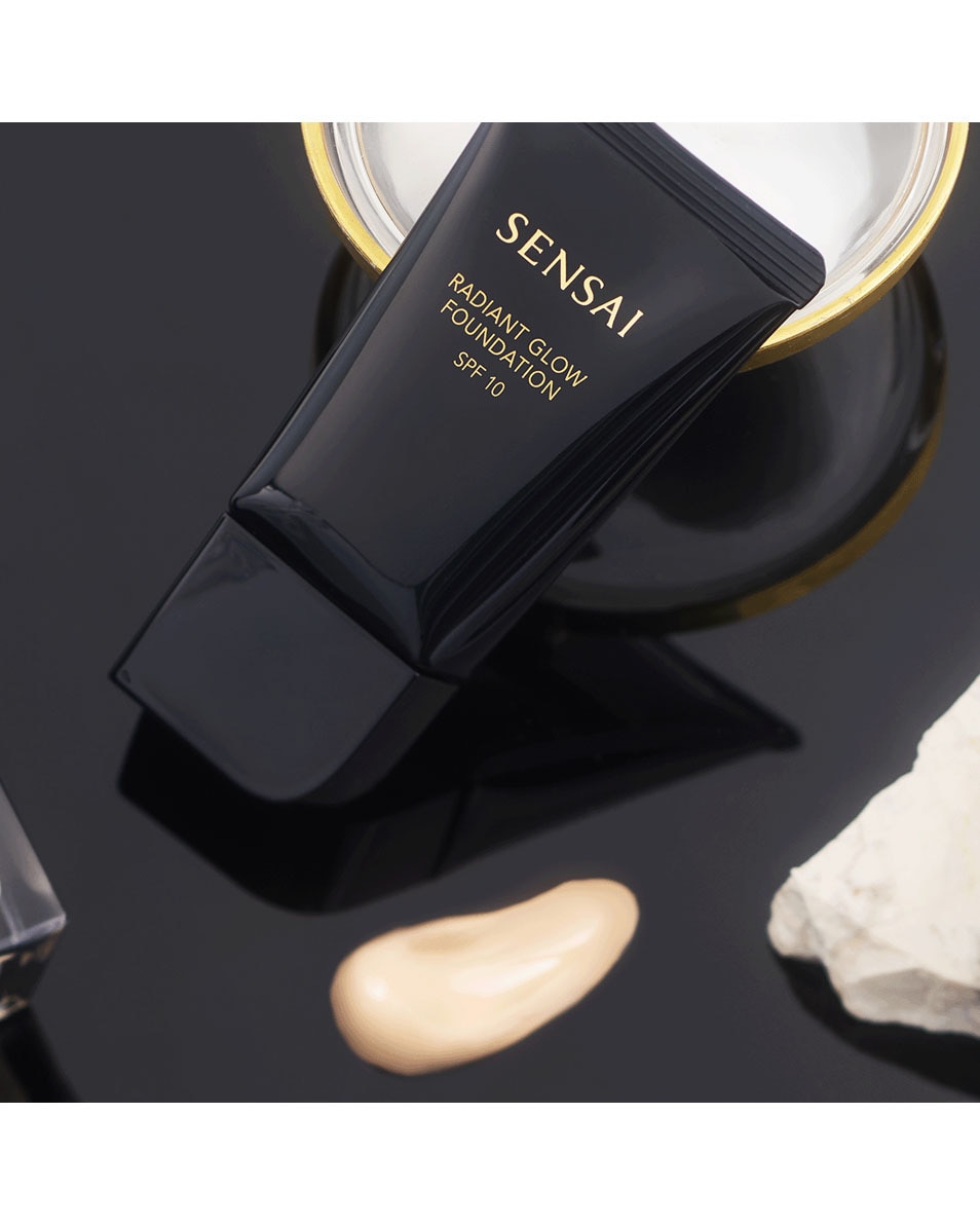 SENSAI Radiant Glow Foundation WARM BEIGE 3