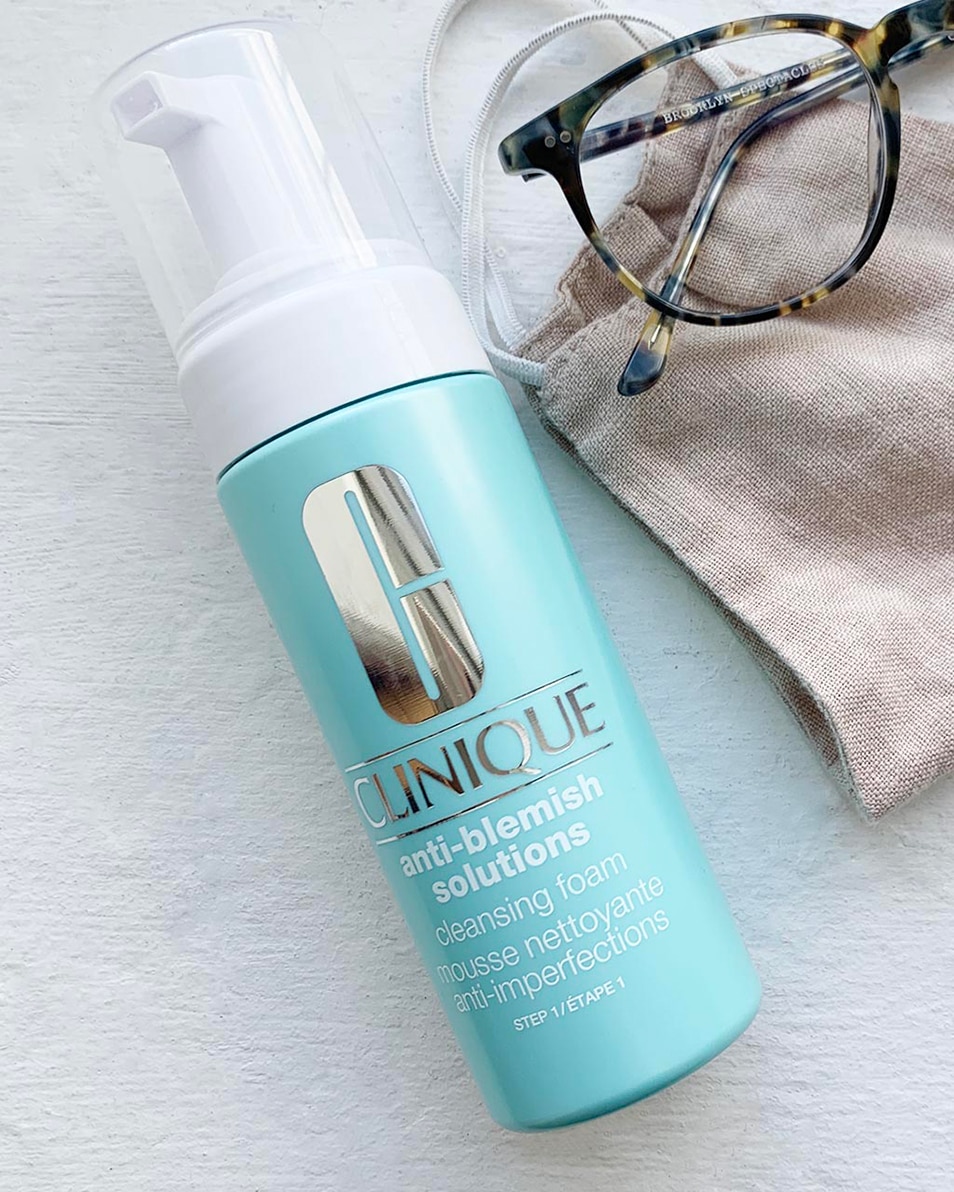 CLINIQUE ANTI-BLEMISH SOLUTIONS™ CLEANSING FOAM FOUNDATION - ANCE-GEVOELIGE HUID - CAMOUFLEERT & VOORKOMT ONZUIVERHEDEN 125 ML 3