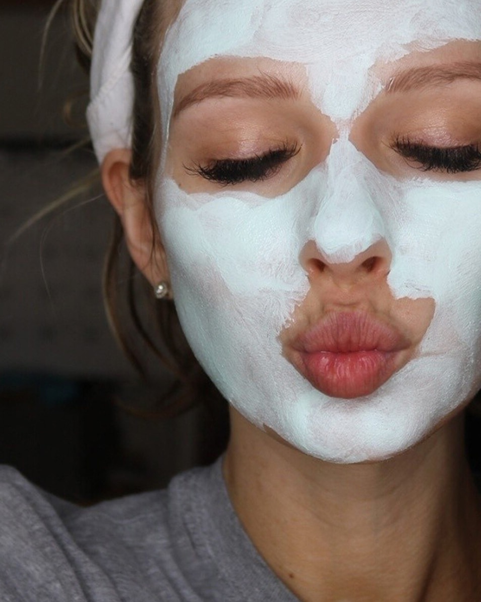 SCRUB, GEZICHTSREINIGER & MASKER IN 1 - BESTRIJDT GROVE PORIËN & MEE-ETERS