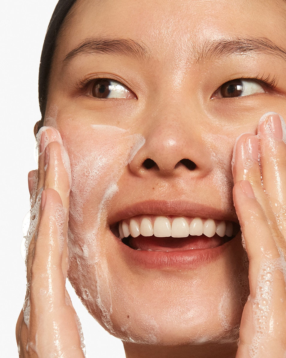 CLEANSER & EXFOLIËRENDE GEL IN 1 - MILD - ALLE HUIDTYPES