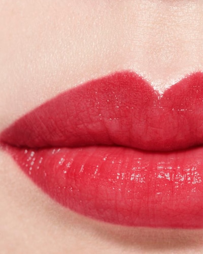 CHANEL ROUGE COCO BAUME DE HYDRATERENDE GETINTE BALSEM, MET INTENSITEIT OP MAAT, VOOR LIPPEN DIE ER DAG NA DAG MOOIER UITZIEN IN LOVE