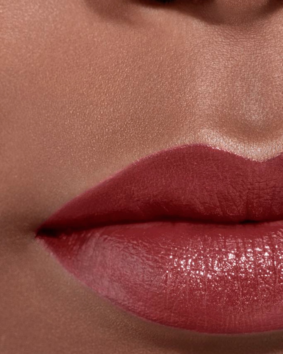 CHANEL ROUGE ALLURE L'EXTRAIT DE BIJZONDER INTENSE STRALENDE EN VERZORGENDE LIPPENSTIFT NAVULBAAR ROSE INVINCIBLE 4
