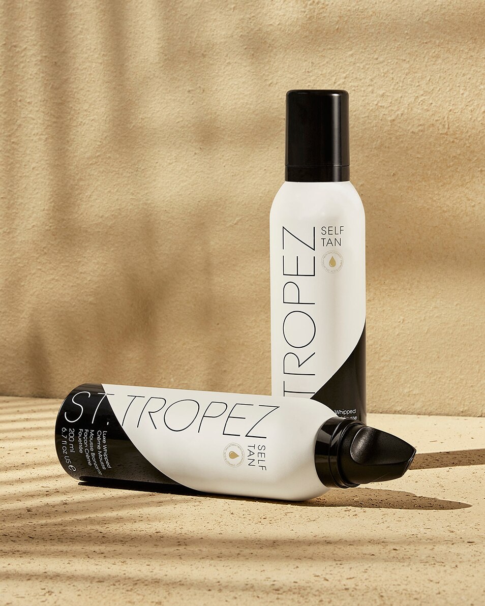 TANNING BODYMOUSSE MET TEXTUUR VAN GEKLOPTE ROOM