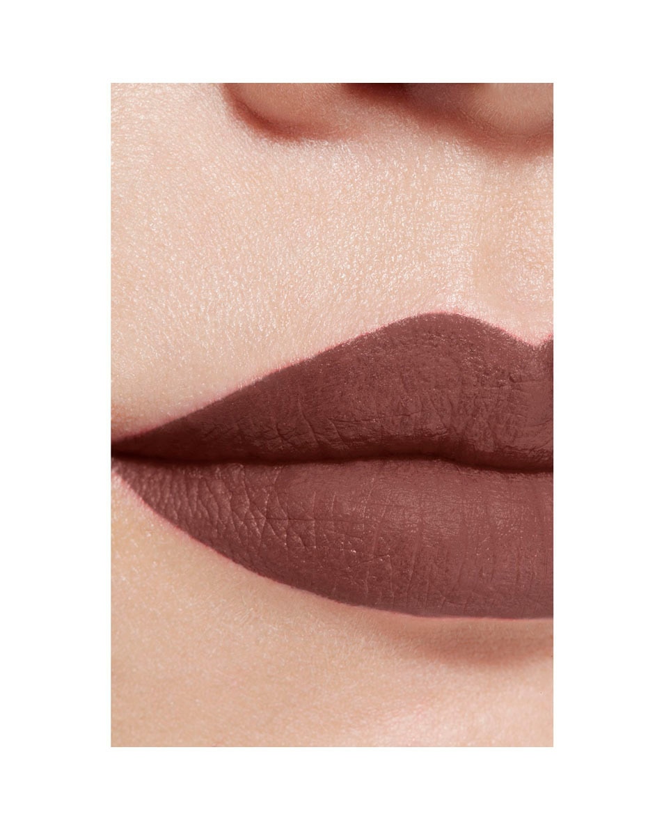 CHANEL ROUGE ALLURE LIQUID VELVET DE ULTRA-LANGHOUDENDE INTENS MATTE VLOEIBARE LIPPENSTIFT ÉNIGMATIQUE 4