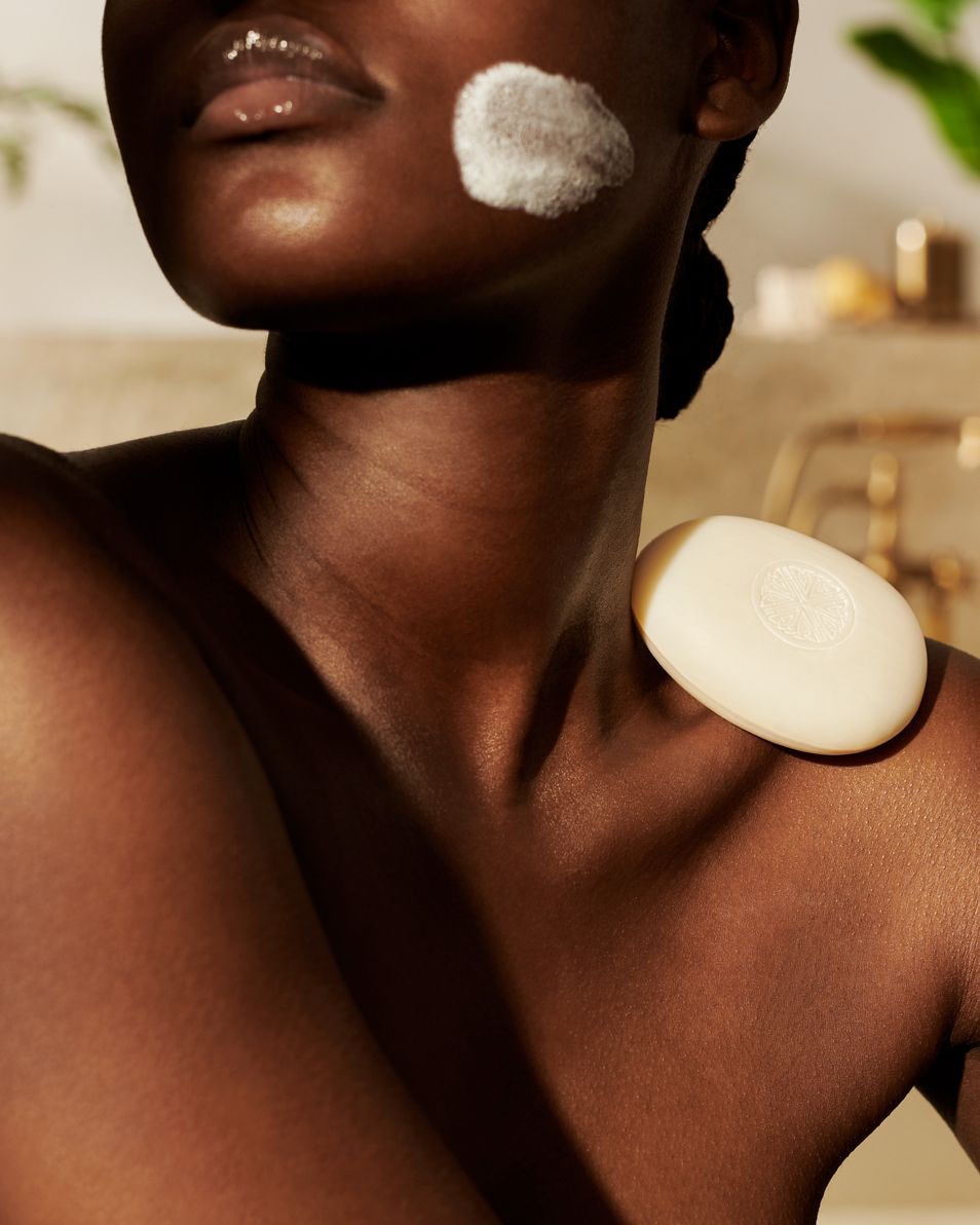 Facial cleansing bar