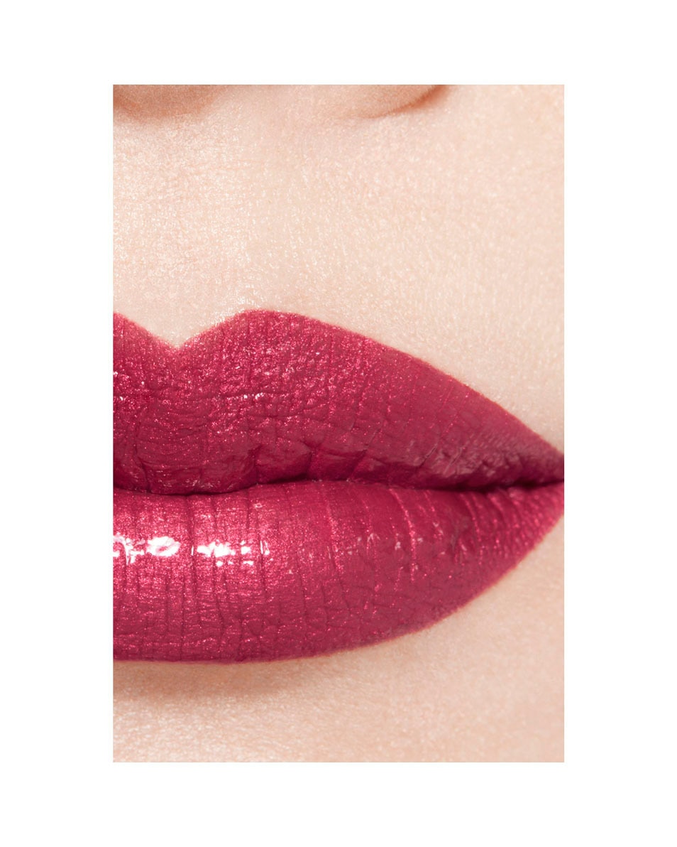 DE UITERST LANGHOUDENDE GLANZENDE VLOEIBARE LIPPENSTIFT