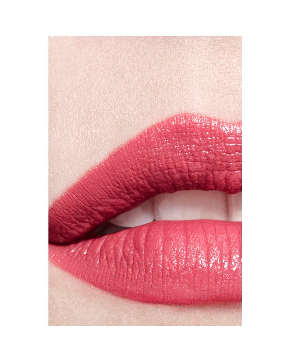 CHANEL ROUGE COCO DE LANGHOUDENDE HYDRATERENDE EN GLADSTRIJKENDE VERZORGENDE LIPPENSTIFT MET SATIJNGLANS 130 LA PAUSA 4