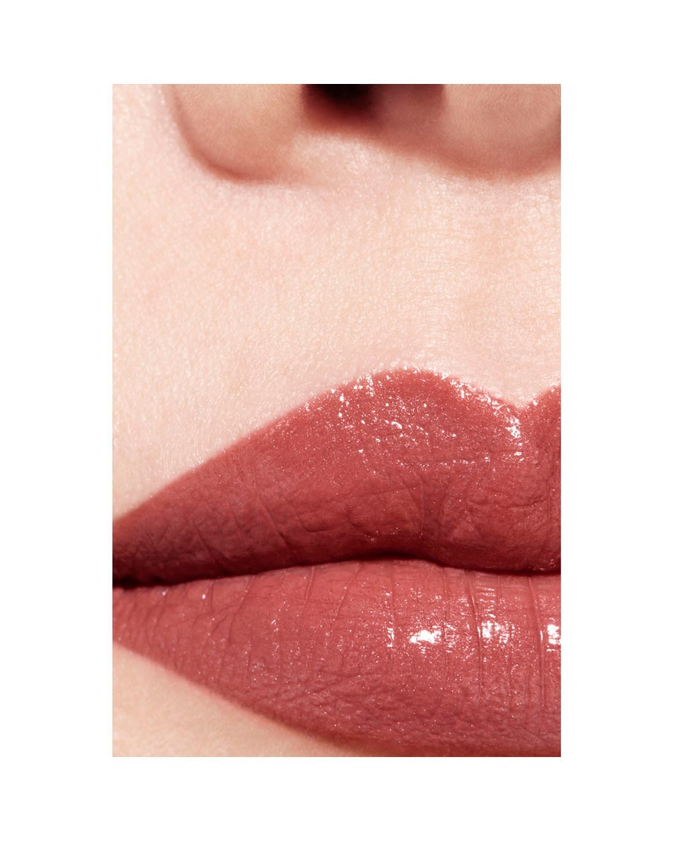 CHANEL ROUGE COCO DE LANGHOUDENDE HYDRATERENDE EN GLADSTRIJKENDE VERZORGENDE LIPPENSTIFT MET SATIJNGLANS 105 MAYFAIR 4
