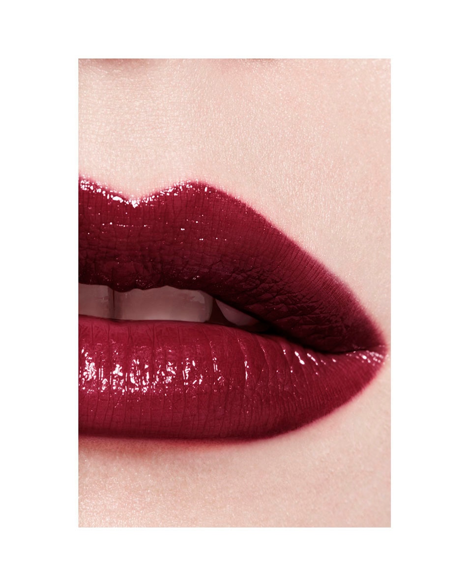 CHANEL ROUGE COCO DE LANGHOUDENDE HYDRATERENDE EN GLADSTRIJKENDE VERZORGENDE LIPPENSTIFT MET SATIJNGLANS 140 ROTONDE 4