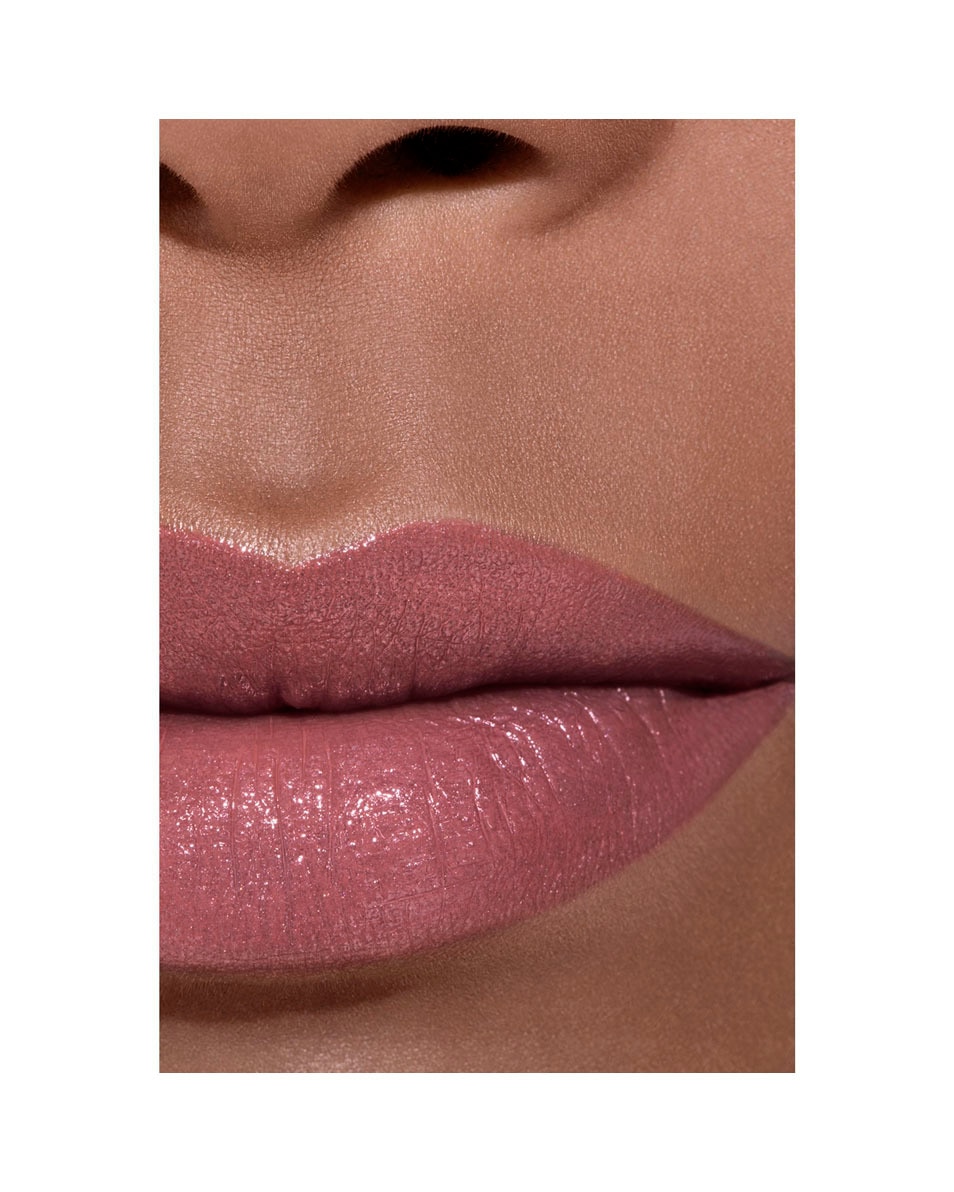 CHANEL ROUGE COCO DE LANGHOUDENDE HYDRATERENDE EN GLADSTRIJKENDE VERZORGENDE LIPPENSTIFT MET SATIJNGLANS 102 FLYING CLOUD 4