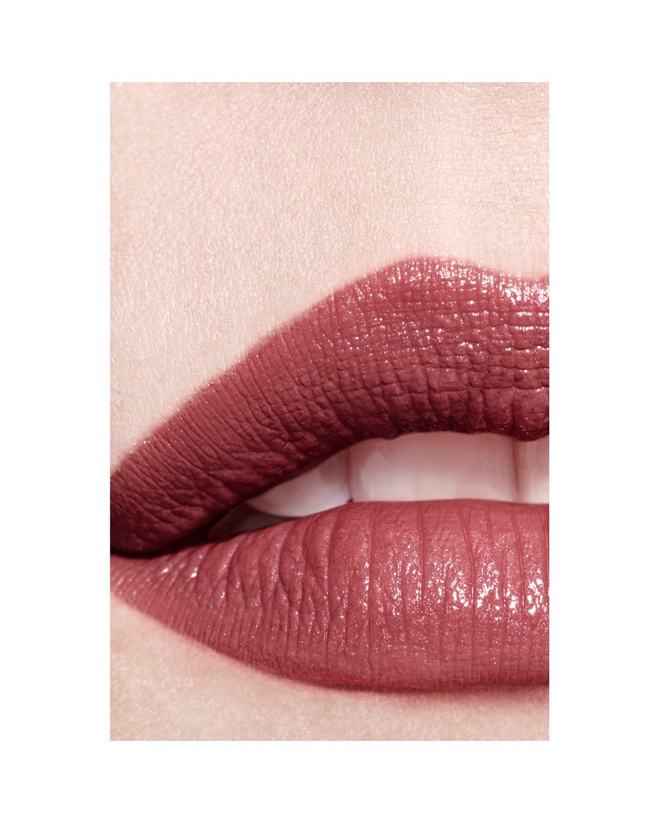 CHANEL ROUGE COCO DE LANGHOUDENDE HYDRATERENDE EN GLADSTRIJKENDE VERZORGENDE LIPPENSTIFT MET SATIJNGLANS 134 ÉDIMBOURG 4