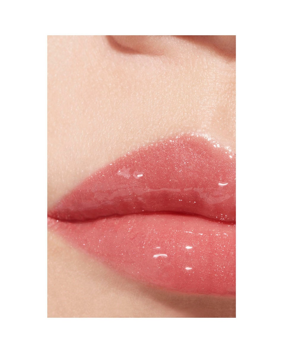 CHANEL ROUGE COCO HYDRA GLOSS HYDRATERENDE EN GLADSTRIJKENDE HOOGGLANS GLOSS 445 BIJOU 4