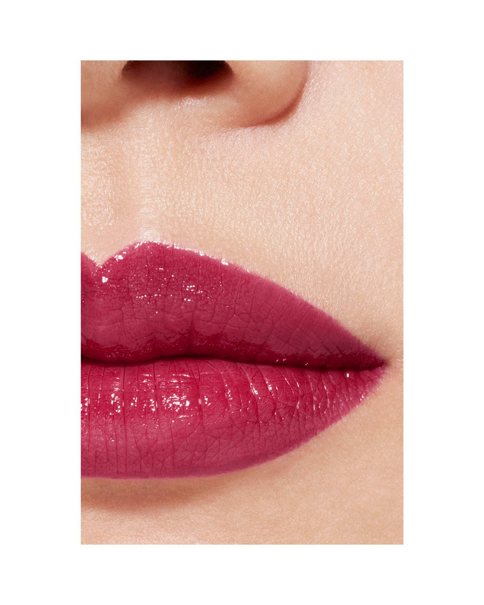 CHANEL ROUGE COCO DE LANGHOUDENDE HYDRATERENDE EN GLADSTRIJKENDE VERZORGENDE LIPPENSTIFT MET SATIJNGLANS 136 MIAMI 4