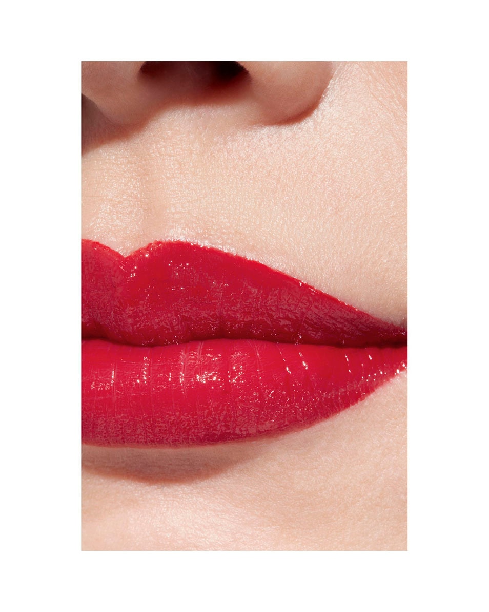 CHANEL ROUGE COCO DE LANGHOUDENDE HYDRATERENDE EN GLADSTRIJKENDE VERZORGENDE LIPPENSTIFT MET SATIJNGLANS 122 RIVIERA 4