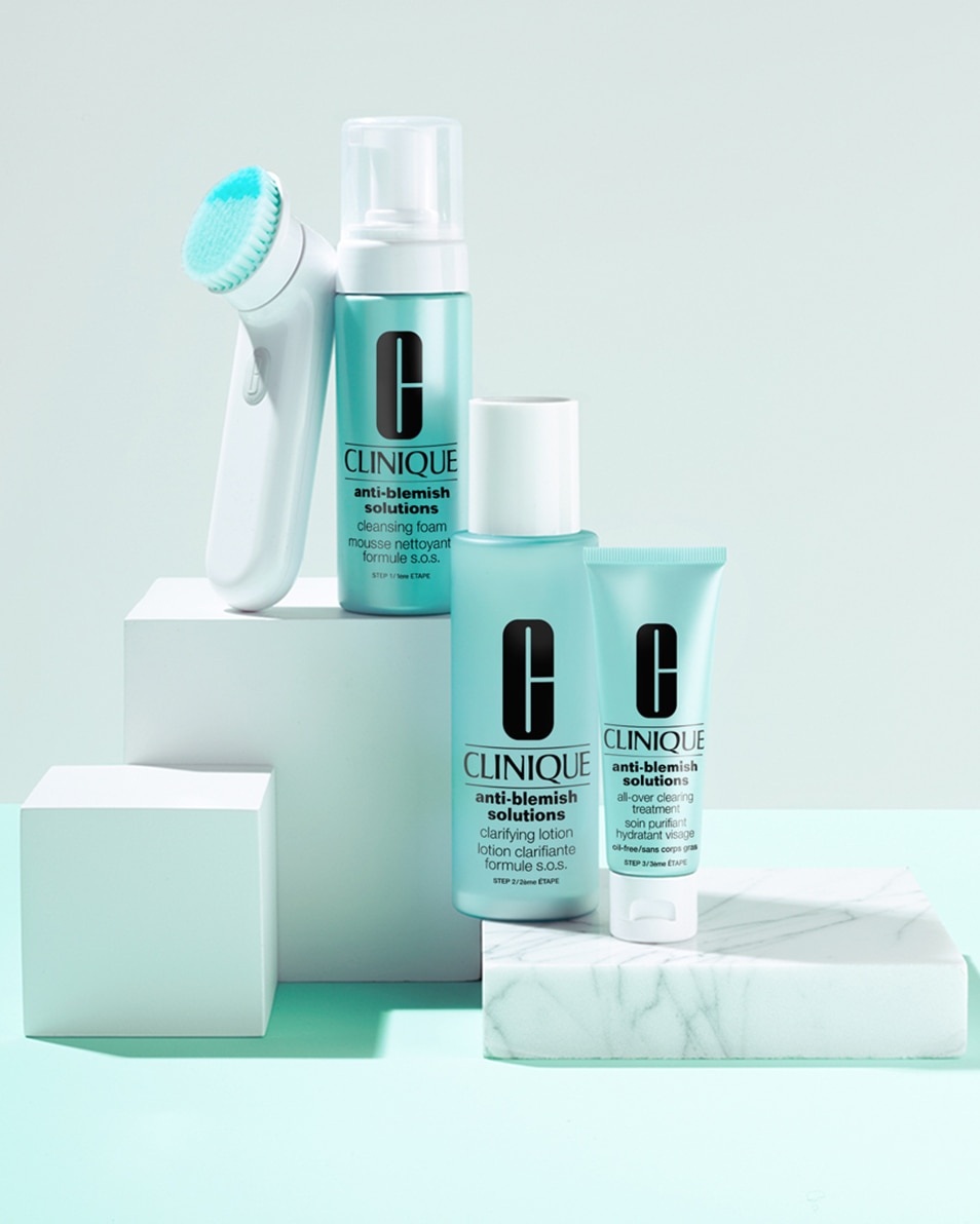 CLINIQUE ANTI-BLEMISH SOLUTIONS™ CLEANSING FOAM FOUNDATION - ANCE-GEVOELIGE HUID - CAMOUFLEERT & VOORKOMT ONZUIVERHEDEN 125 ML 4