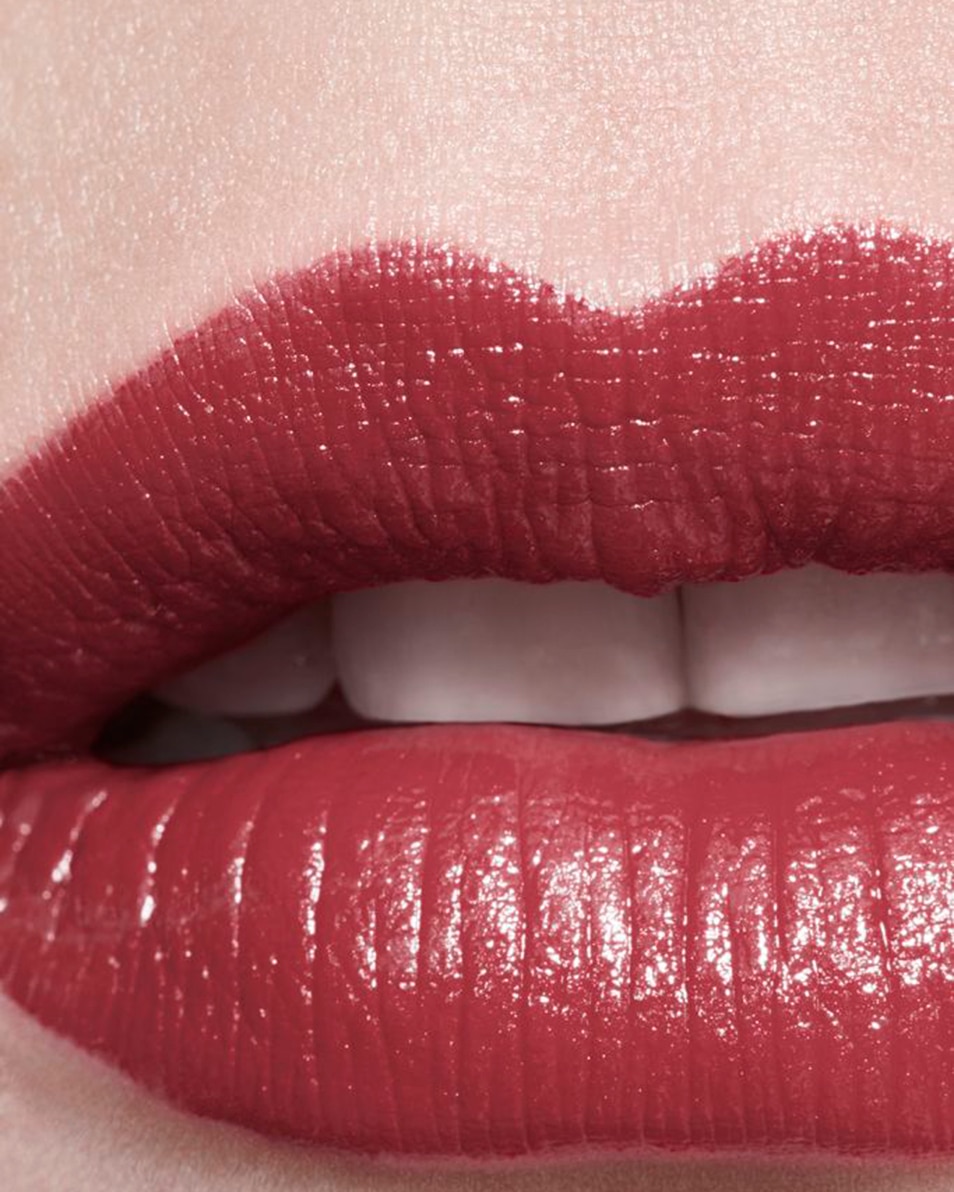CHANEL ROUGE ALLURE L'EXTRAIT DE BIJZONDER INTENSE STRALENDE EN VERZORGENDE LIPPENSTIFT NAVULBAAR ROSE INVINCIBLE 5