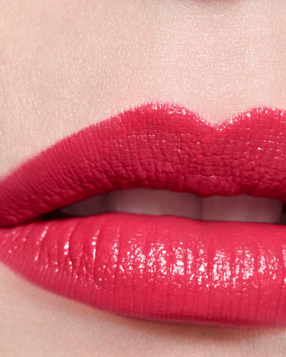 DE BIJZONDER INTENSE STRALENDE EN VERZORGENDE LIPPENSTIFT NAVULBAAR