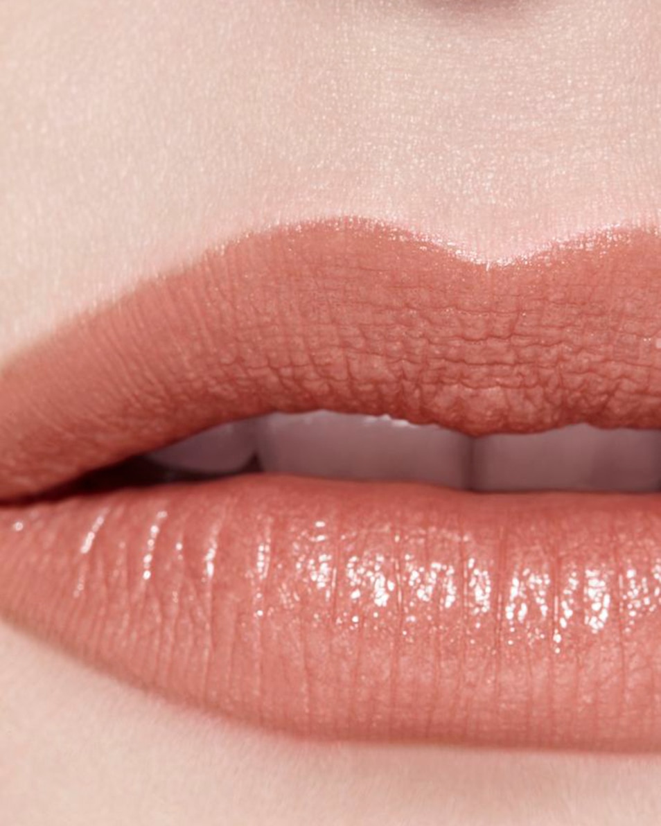 Chanel ROUGE ALLURE L'EXTRAIT DE BIJZONDER INTENSE STRALENDE EN VERZORGENDE LIPPENSTIFT NAVULLING BEIGE BRUT 5