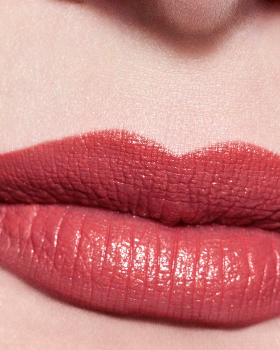 CHANEL ROUGE ALLURE L'EXTRAIT DE BIJZONDER INTENSE STRALENDE EN VERZORGENDE LIPPENSTIFT NAVULBAAR ROSE INDÉPENDANT 5