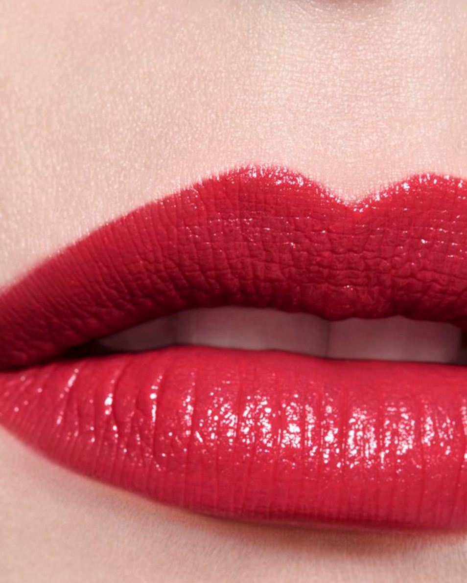 CHANEL ROUGE ALLURE L'EXTRAIT DE BIJZONDER INTENSE STRALENDE EN VERZORGENDE LIPPENSTIFT NAVULBAAR ROUGE LIBRE 5