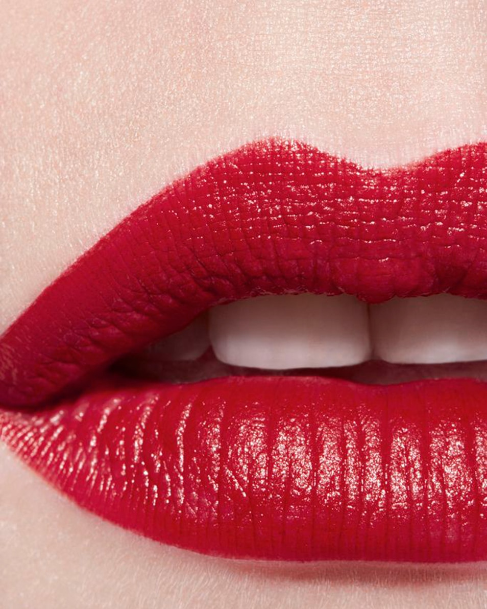 CHANEL ROUGE ALLURE L'EXTRAIT DE BIJZONDER INTENSE STRALENDE EN VERZORGENDE LIPPENSTIFT NAVULBAAR ROUGE ROYAL 5