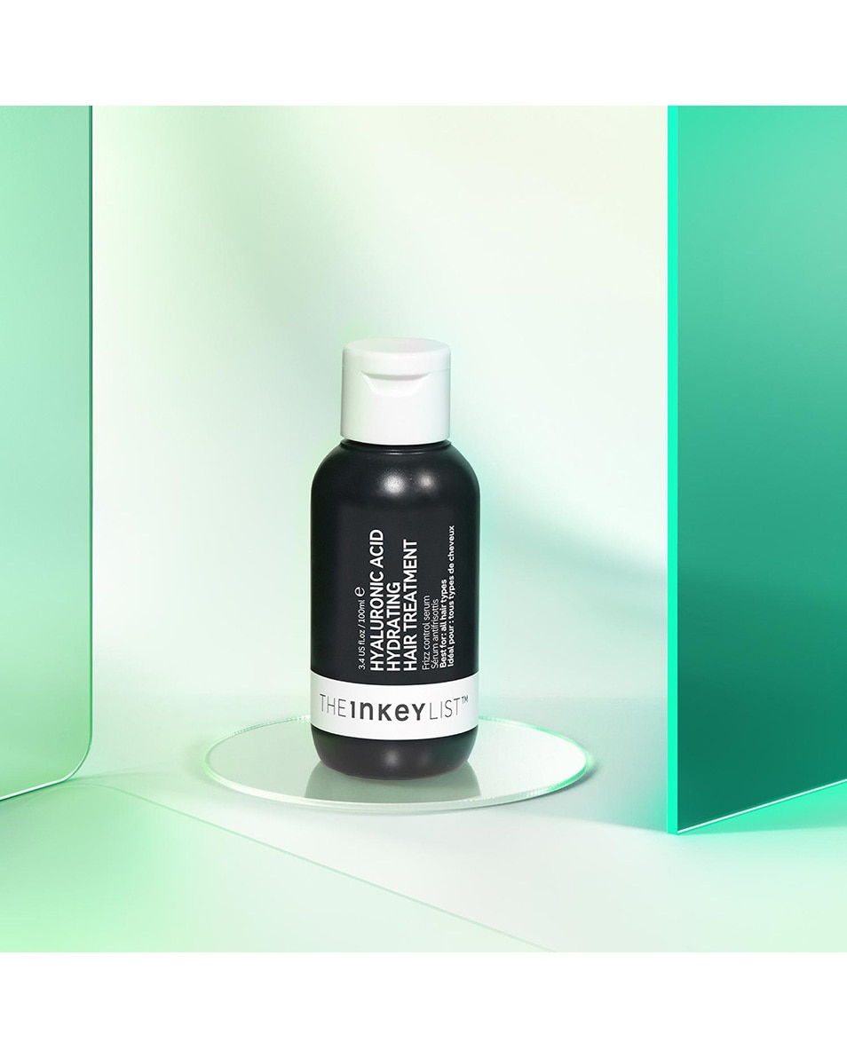 HYDRATERENDE HAARBEHANDELING MET HYALURONZUUR