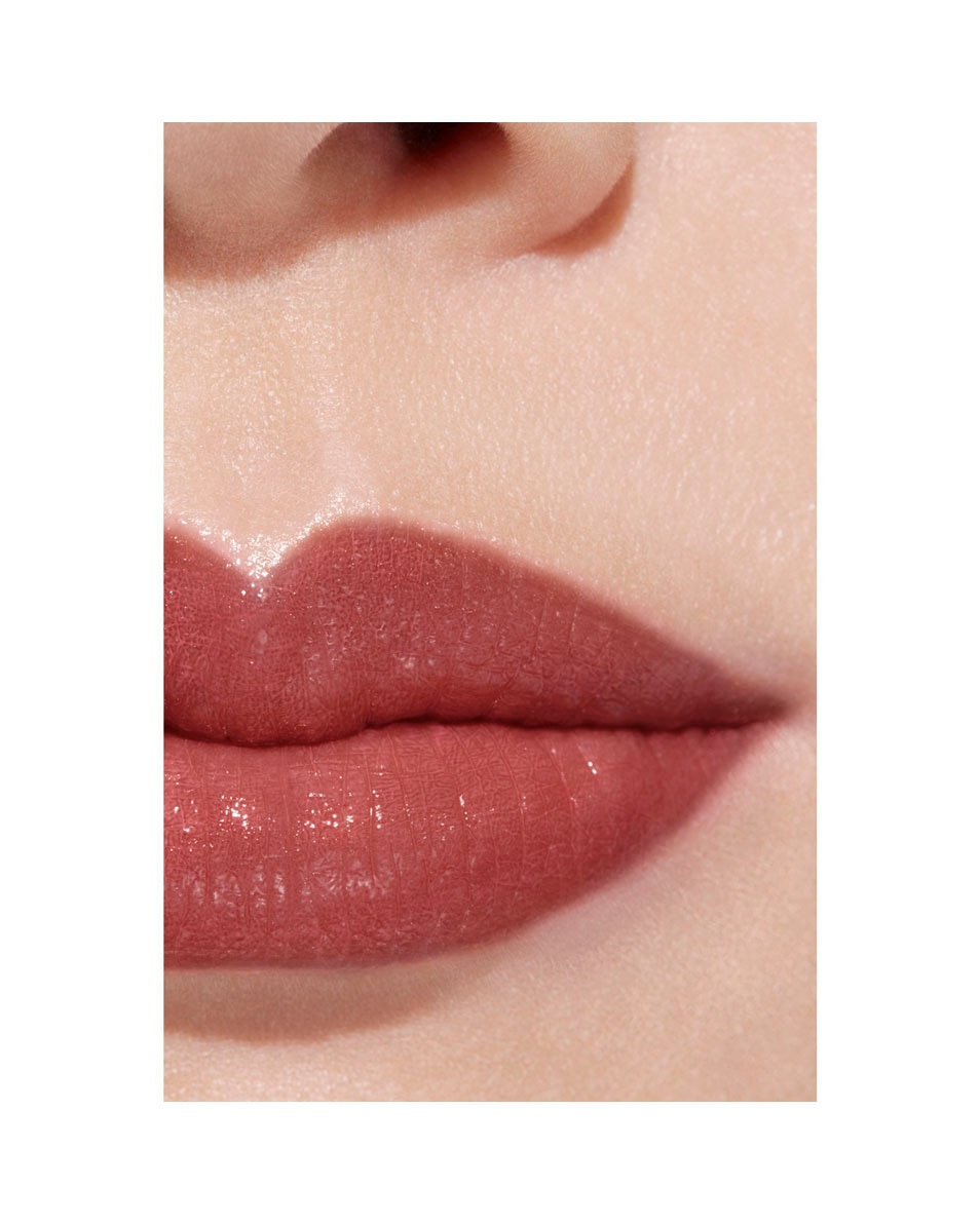 Chanel ROUGE COCO BAUME – SATINÉ DE VERFRAAIENDE HYDRATERENDE GETINTE BALSEM MET INTENSITEIT OP MAAT SWEET TREAT 4