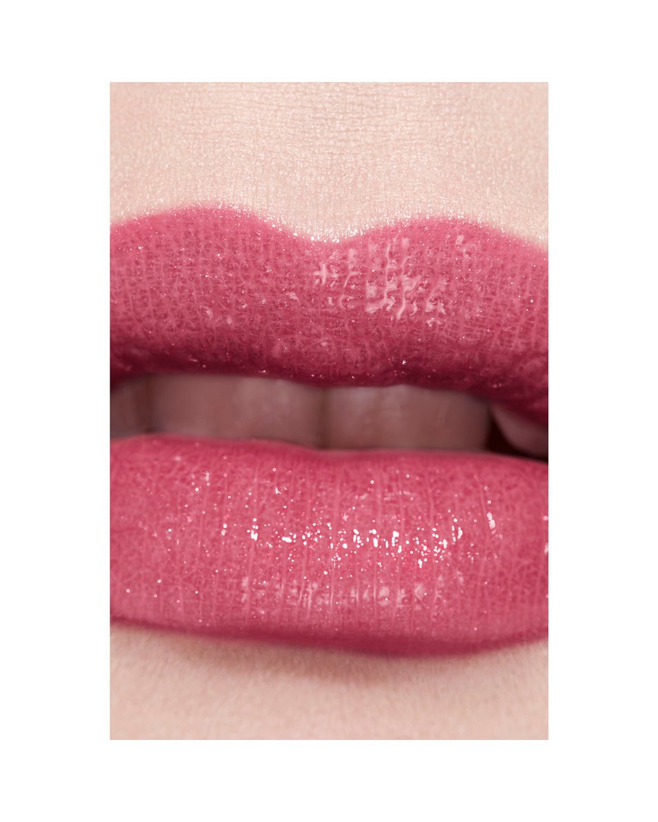 CHANEL ROUGE COCO BAUME - BRILLANT DE VERFRAAIENDE HYDRATERENDE GETINTE BALSEM MET INTENSITEIT OP MAAT RASPBERRY KISS 3G 5