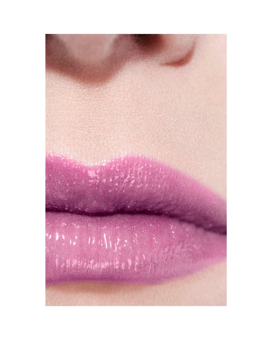 CHANEL ROUGE COCO BAUME - BRILLANT DE VERFRAAIENDE HYDRATERENDE GETINTE BALSEM MET INTENSITEIT OP MAAT CHARMING LILAC 3G 5