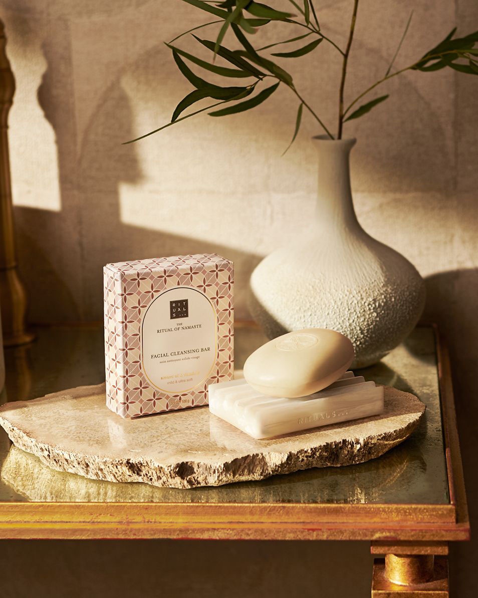 Facial cleansing bar