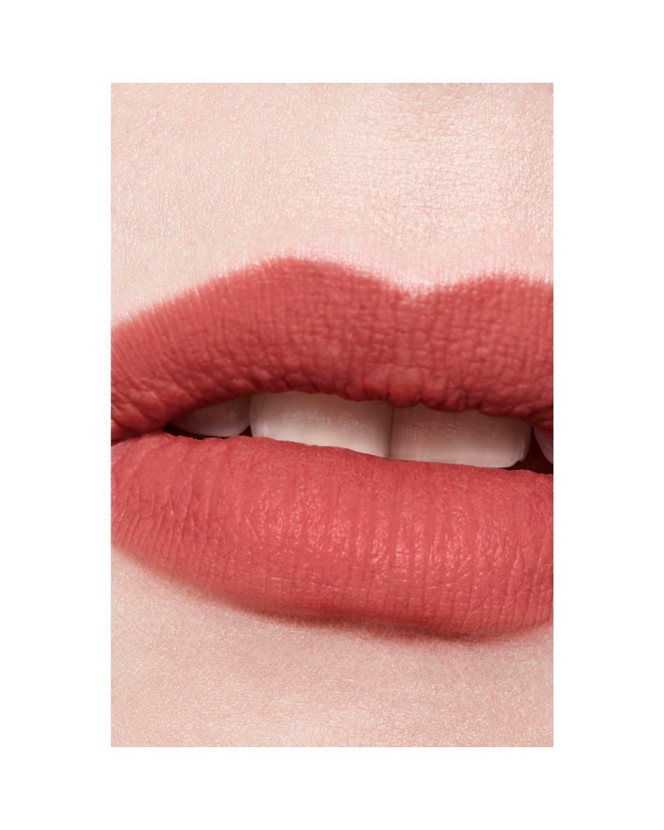 Chanel ROUGE ALLURE LIQUID VELVET DE ULTRA-LANGHOUDENDE INTENS MATTE VLOEIBARE LIPPENSTIFT Zwart 4