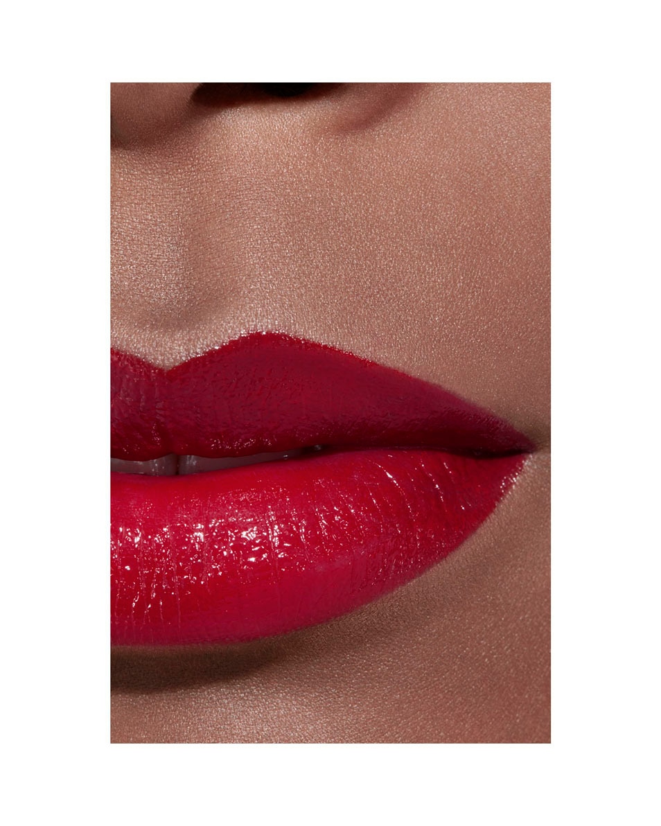 CHANEL ROUGE COCO DE LANGHOUDENDE HYDRATERENDE EN GLADSTRIJKENDE VERZORGENDE LIPPENSTIFT MET SATIJNGLANS 120 GABRIELLE