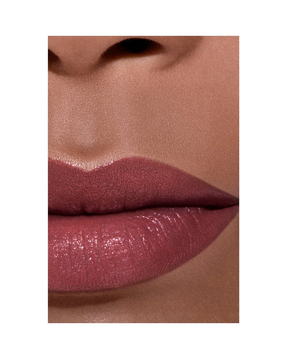 CHANEL ROUGE COCO DE LANGHOUDENDE HYDRATERENDE EN GLADSTRIJKENDE VERZORGENDE LIPPENSTIFT MET SATIJNGLANS 134 ÉDIMBOURG 5