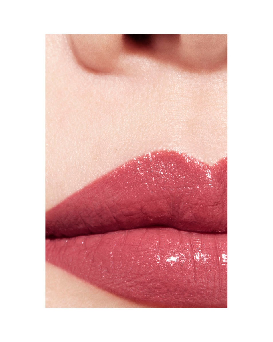 CHANEL ROUGE COCO DE LANGHOUDENDE HYDRATERENDE EN GLADSTRIJKENDE VERZORGENDE LIPPENSTIFT MET SATIJNGLANS 124 MARIE 5