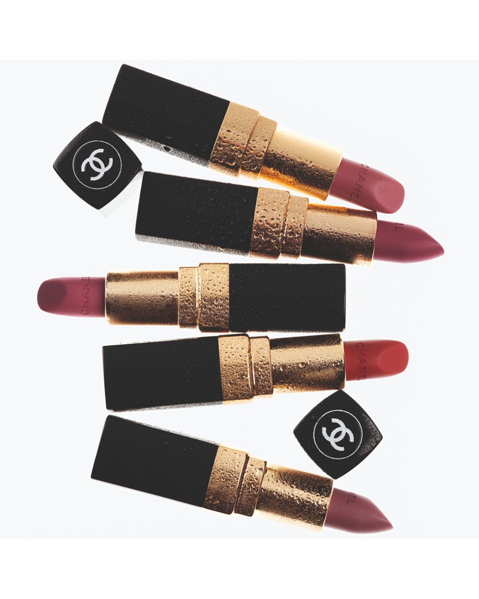CHANEL ROUGE COCO DE LANGHOUDENDE HYDRATERENDE EN GLADSTRIJKENDE VERZORGENDE LIPPENSTIFT MET SATIJNGLANS 136 MIAMI 5
