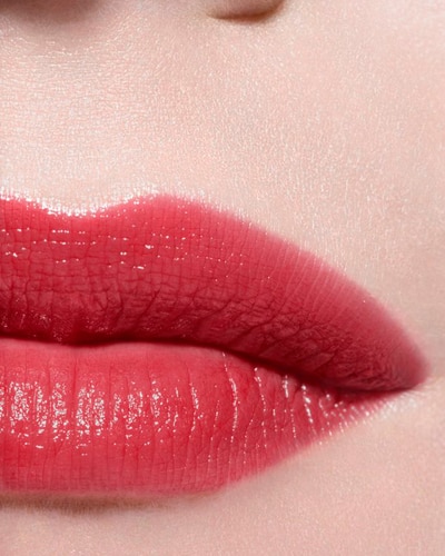 CHANEL ROUGE COCO BAUME DE HYDRATERENDE GETINTE BALSEM, MET INTENSITEIT OP MAAT, VOOR LIPPEN DIE ER DAG NA DAG MOOIER UITZIEN IN LOVE