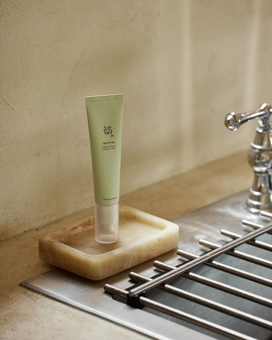 BEAUTY OF JOSEON Light On Verhelderend Serum: Centella + Vitamine C 30 ML 4