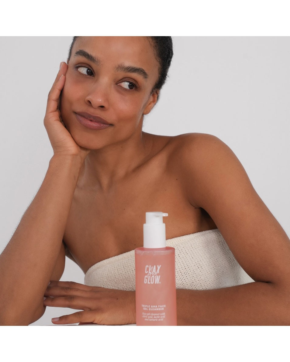CLAY AND GLOW TRIPLE AHA STRAW-JELLY CLEANSER VERZACHTENDE REINIGINGSGEL 250 ML 2