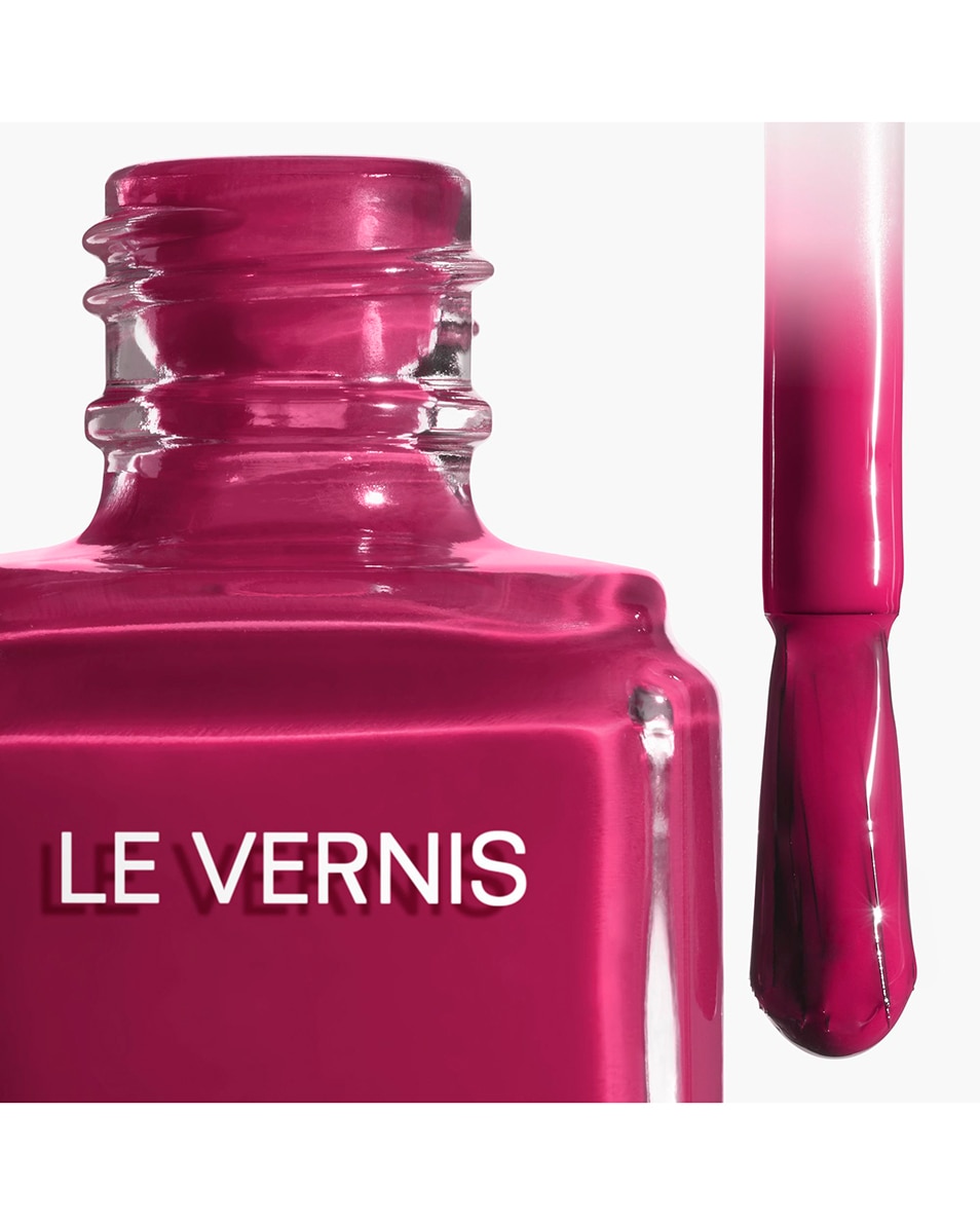 Chanel LE VERNIS LANGHOUDENDE NAGELLAK 139 ACTIVISTE 2