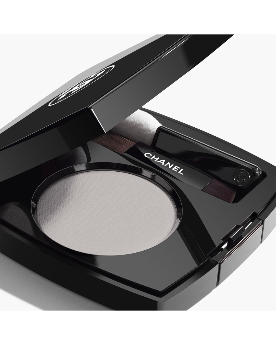 CHANEL OMBRE ESSENTIELLE MULTIFUNCTIONELE LANGHOUDENDE OOGSCHADUW GRIS PARIS 2