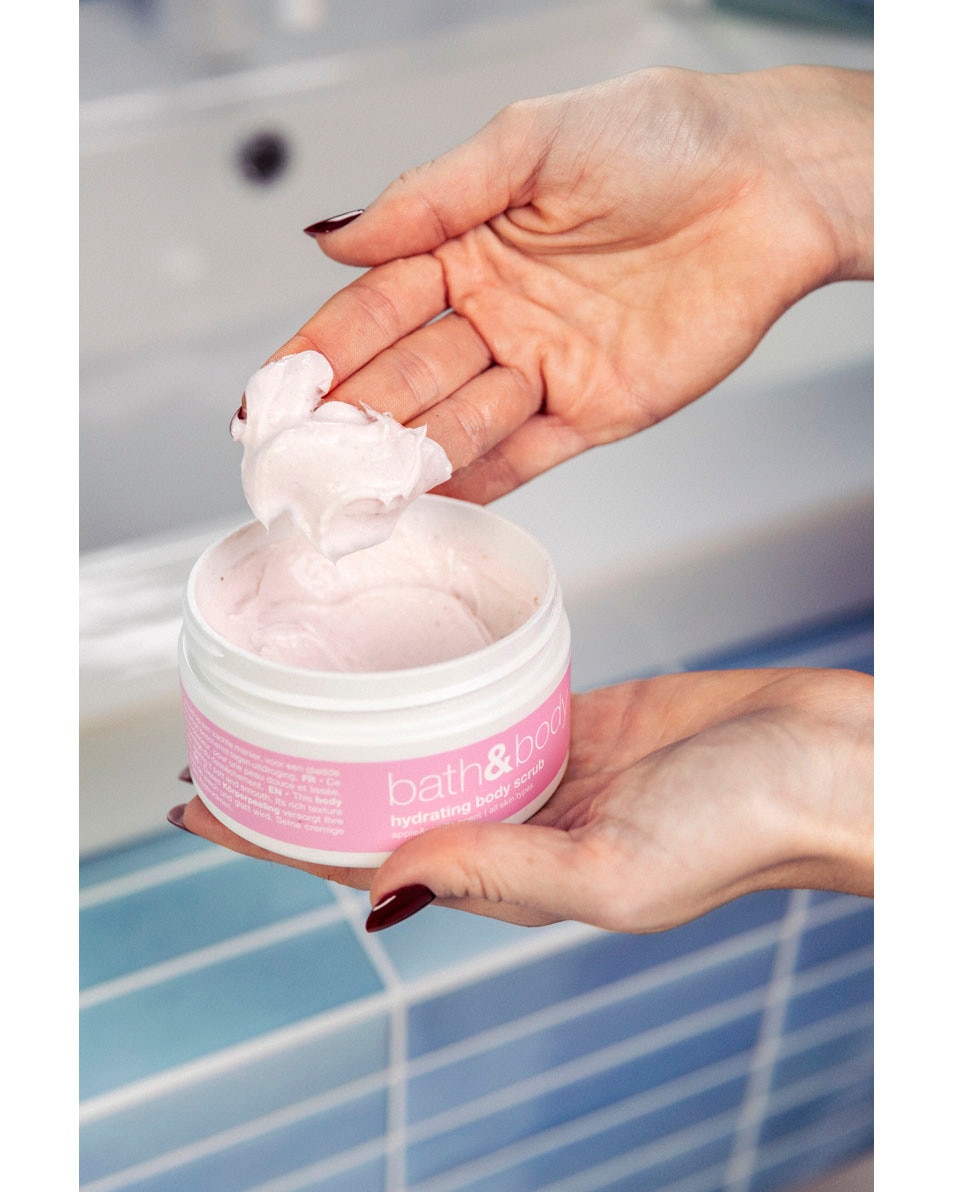 ICI PARIS XL Bath & Body Bodyscrub Apple & Vanilla Scent 220 ML 2