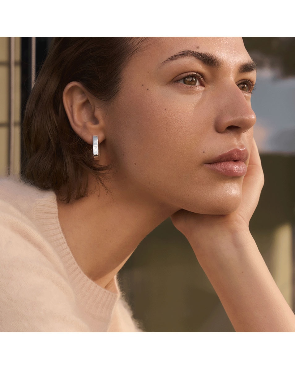 SENSAI Radiant Glow Foundation NATURAL BEIGE 2