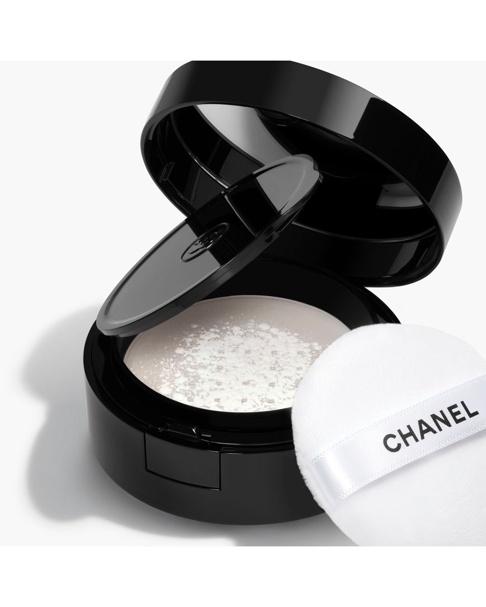 CHANEL POUDRE UNIVERSELLE LIBRE LOS POEDER MET EEN NATUURLIJKE FINISH. REISFORMAAT 10 LIGHT 6G RECHARGE 2